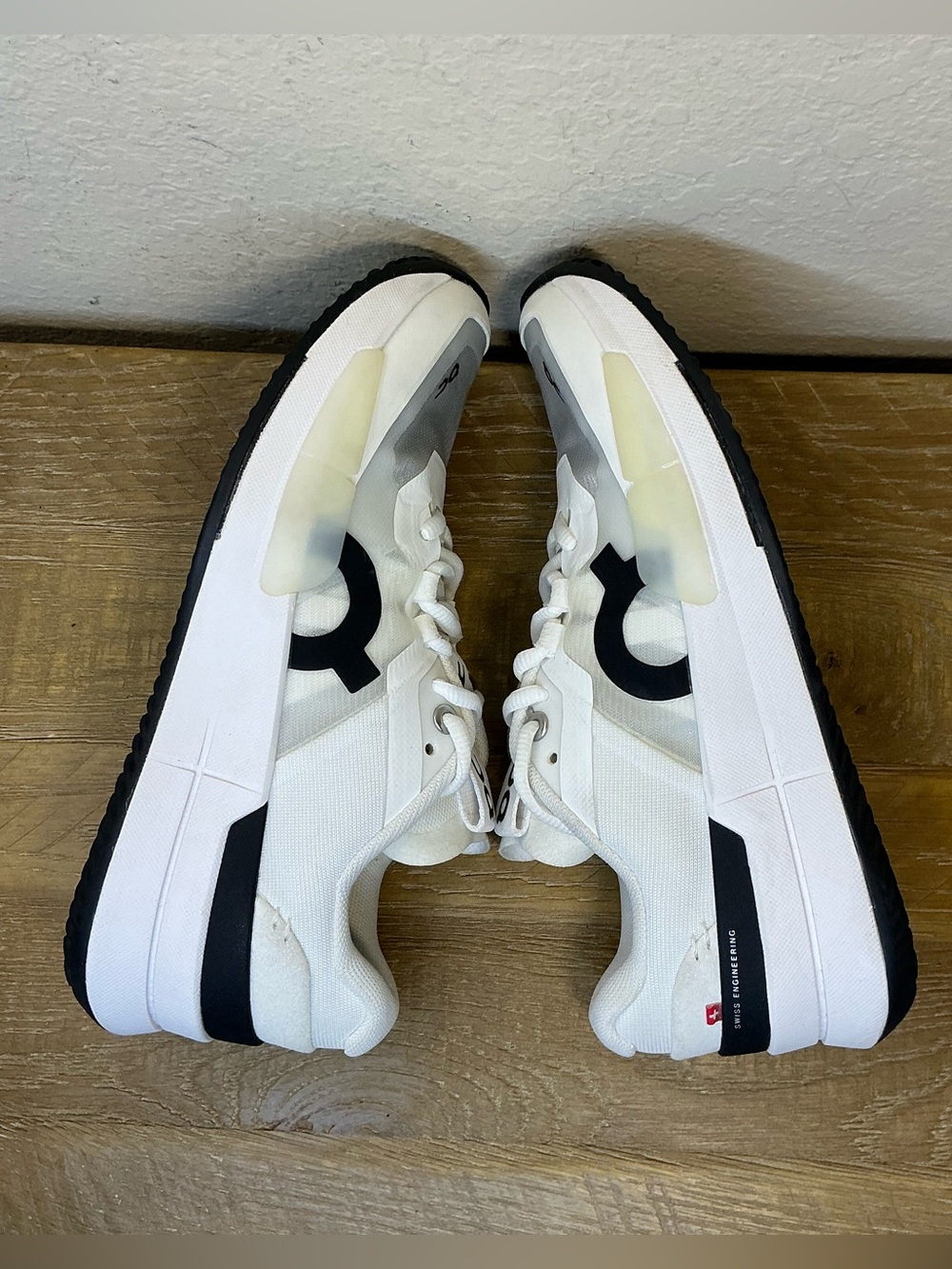 On The Roger Pro 2 Tennis/Pickleball Shoes White and Black Womens Size 7 - Picture 3 of 13